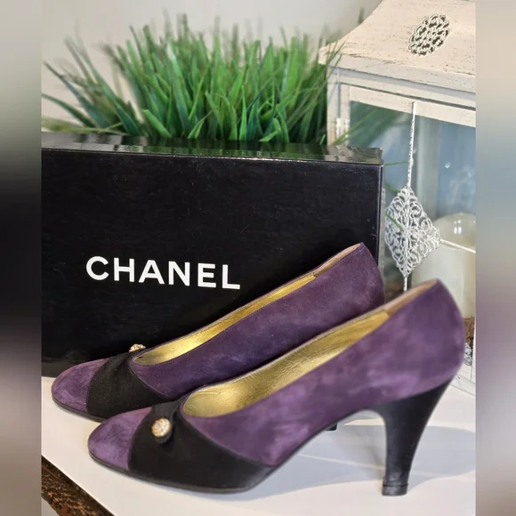 Chanel Vintage Women's Purple Suede and Black Heels - Picture 3 of 16